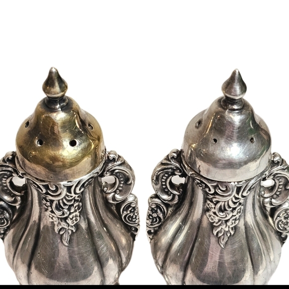 Baroque Wallace Silverplate Salt and Pepper Shakers - Picture 3 of 6
